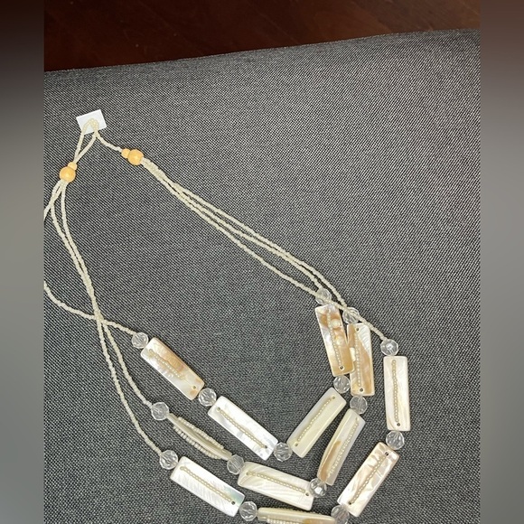 ⭐️ Cute cream coloured necklace - Picture 7 of 7